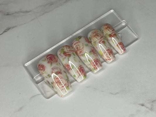 The perfect set of nails for any elegant occasion. Our Milk bath press on nail set are the best option! Come in a variety of shapes, sizes, & lengths 